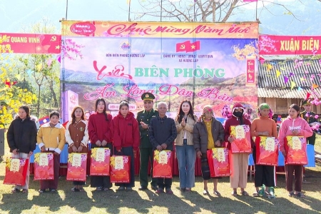 Quảng Trị: Mang xuân ấm về cho bà con Nhân dân 2 bên biên giới
