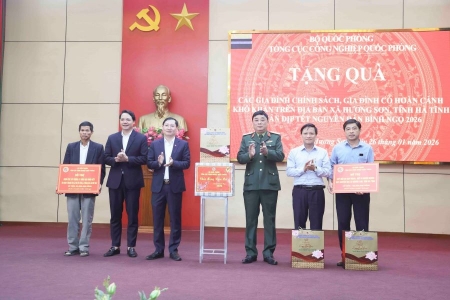 Tổng cục Công nghiệp quốc phòng tặng quà Tết tại Hà Tĩnh