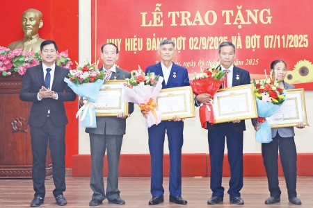 Đảng bộ tỉnh Bắc Ninh có 1.939 đảng viên được tặng, truy tặng Huy hiệu Đảng đợt 3/2/2026