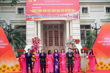 Khai mạc Triển lãm tư liệu “Đảng Cộng sản Việt Nam qua các kỳ Đại hội”
