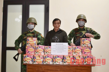 Cao Bằng: Bắt quả tang đối tượng vận chuyển 54kg pháo nổ trái phép