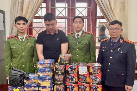 Nghệ An: Phát hiện, bắt giữ đối tượng tàng trữ trái phép số lượng lớn pháo nổ
