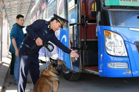 Hải quan cửa khẩu quốc tế Lao Bảo: Tăng cường kiểm soát biên giới dịp cận Tết