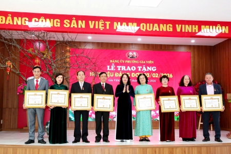 Đảng ủy phường Gia Viên trao tặng 145 Huy hiệu Đảng Đợt 3/2/2026