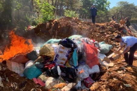 Gia Lai tiêu hủy gần 28.000 sản phẩm hàng hóa nhập lậu