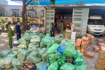 Quảng Ninh: Ngăn chặn gần 4 tấn thực phẩm không rõ nguồn gốc chuẩn bị tung ra thị trường dịp Tết