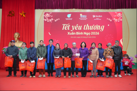 Dược phẩm Tâm Bình tặng quà Tết cho bà con khó khăn xã Đa Phúc và xã Kim Anh