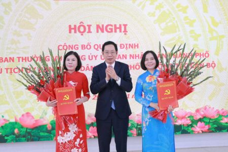 Công bố các quyết định về công tác cán bộ tại Trường Đại học Hải Dương