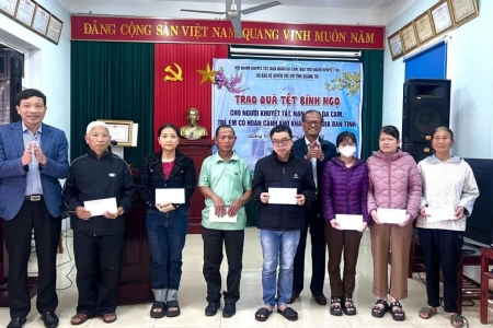 Quảng Trị: Trao quà Tết cho người khuyết tật và trẻ mồ côi