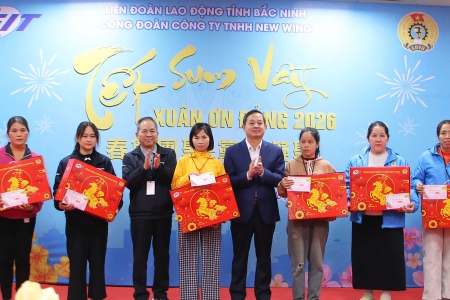 Chủ tịch UBND tỉnh Bắc Ninh thăm, tặng quà Tết cho công nhân có hoàn cảnh khó khăn