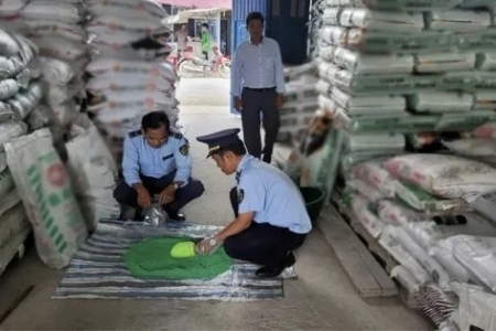 Đồng Tháp xử phạt một hộ kinh doanh kinh doanh phân bón, vật tư nông nghiệp vi phạm quy định