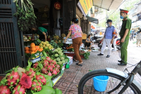 Hà Nội giải tỏa chợ cóc, xóa cảnh lấn đường, chiếm phố tại Pháo Đài Láng