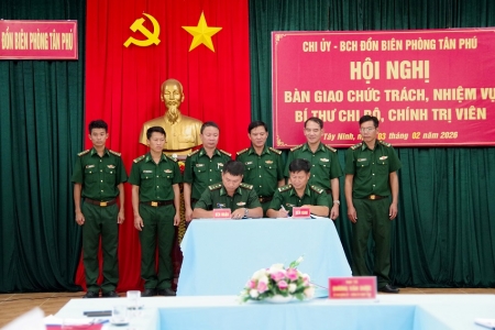 Tây Ninh: Bàn giao chức vụ Bí thư Chi bộ, Chính trị viên Đồn Biên phòng Tân Phú