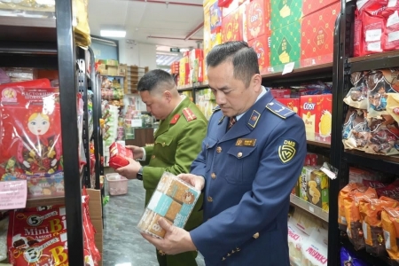 Đội QLTT số 6 Lào Cai tăng cường kiểm tra ATTP dịp Tết Nguyên đán Bính Ngọ và mùa Lễ hội Xuân 2026