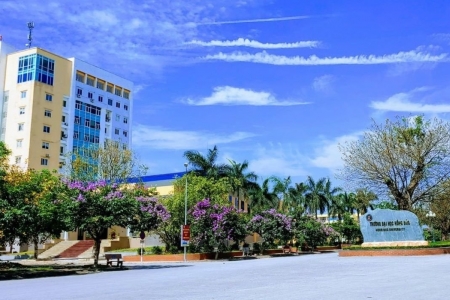 Điều động và bổ nhiệm ông Lê Hoằng Bá Huyền giữ chức vụ Hiệu trưởng Trường Đại học Hồng Đức