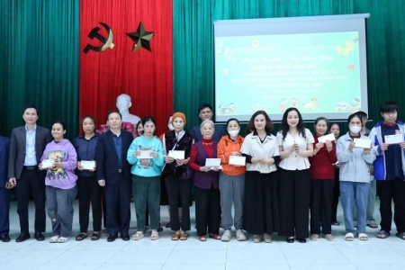 Hiệp hội Doanh nghiệp tỉnh Thanh Hóa tặng quà Tết cho người khuyết tật, người có hoàn cảnh khó khăn