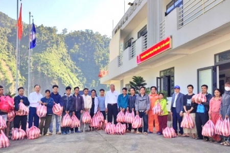 Thủy điện A Vương: Bàn giao 2 nhà Đại đoàn kết, trao 200 suất quà Tết cho đồng bào Cơ Tu