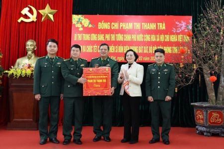 Phó Thủ tướng Phạm Thị Thanh Trà chúc Tết, động viên cán bộ, chiến sĩ Đồn Biên phòng Bát Xát