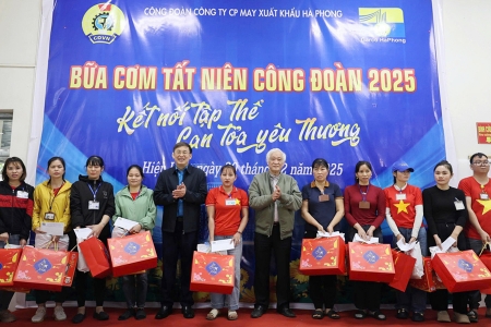 Bắc Ninh: Trao gần 12 nghìn suất quà đến đoàn viên, người lao động