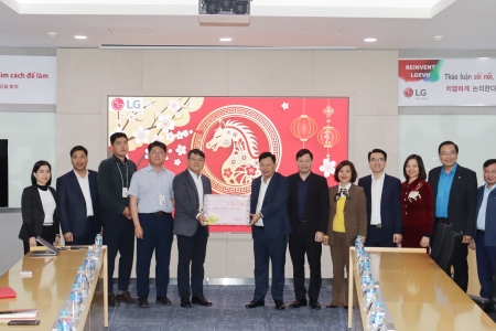 Lãnh đạo thành phố Hải Phòng thăm, tặng quà và chúc Tết một số đơn vị, doanh nghiệp