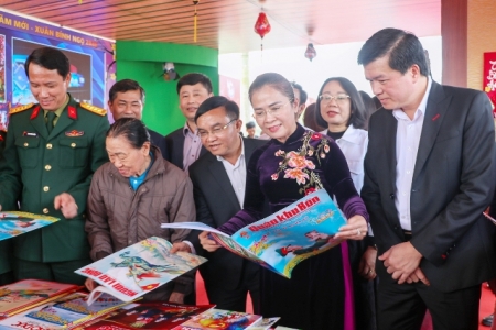 Khai mạc Hội báo Xuân và triển lãm ảnh về hành trình vươn mình của Nghệ An