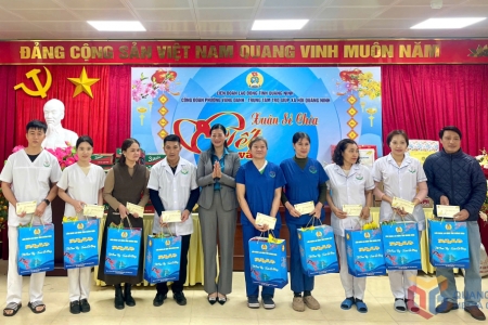 Liên đoàn Lao động tỉnh Quảng Ninh tặng quà Tết cho đoàn viên có hoàn cảnh khó khăn
