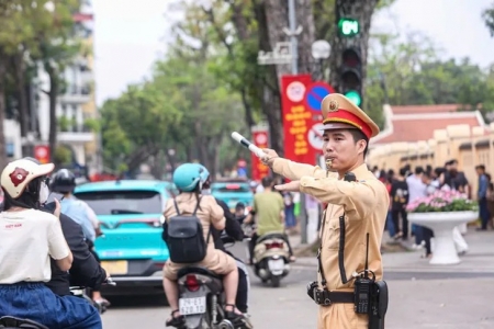 Cảnh sát giao thông triển khai hỗ trợ người dân về quê đón Tết