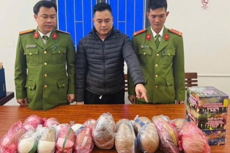 Hà Tĩnh: Bắt giữ đối tượng buôn bán pháo trái phép