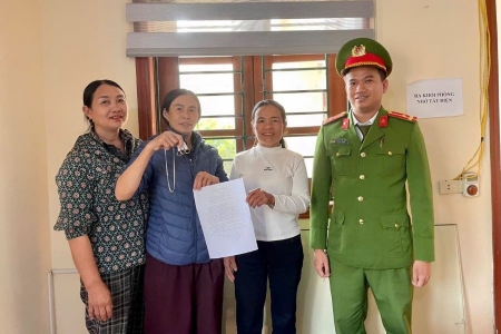 Hà Tĩnh: Nhặt được túi vàng mang nhờ Công an tìm người trả lại