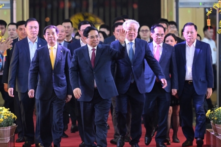 Thủ tướng: Chuyển đổi từ 'ưu tiên' sang 'tin yêu' và 'tự hào' khi dùng hàng Việt Nam