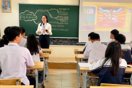 Hà Nội cấp hơn 35 tỷ đồng chi tiền thưởng cho giáo viên các trường THPT thí điểm tự chủ