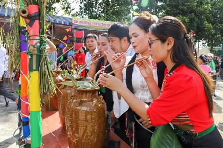 Sắc xuân rực rỡ trong lễ hội truyền thống của đồng bào dân tộc thiểu số Lâm Đồng