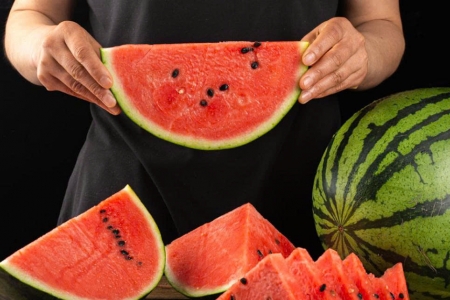 Loại trái cây "vỏ xanh ruột đỏ" dân dã giúp giải nhiệt, bổ sung dưỡng chất hiệu quả