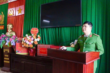 Công an xã Nghĩa Hưng sử dụng flycam để giám sát tình trạng đốt pháo trái phép trong đêm Giao thừa