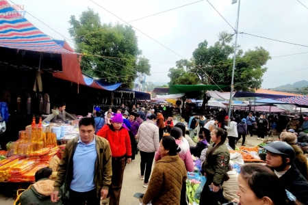 Chợ phiên giáp Tết dưới cổng trời ở Trà Lĩnh