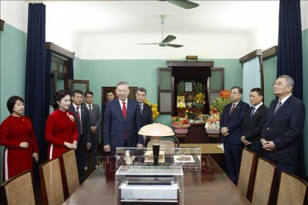 Tổng Bí thư Tô Lâm dâng hương tại Khu Di tích Hoàng thành Thăng Long và Di tích nhà 67