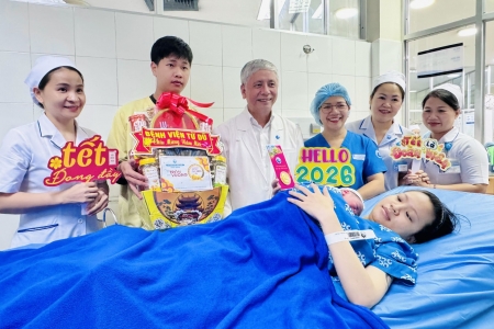 Bệnh viện Từ Dũ đón “công dân nhí” đầu tiên của năm Bính Ngọ 2026
