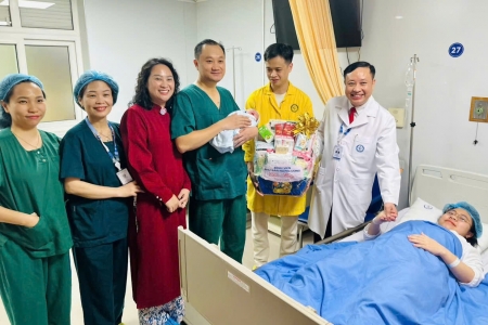 Những “em bé 0 giờ” chào đời đêm Giao thừa Bính Ngọ 2026