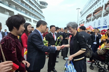 Hai tàu quốc tế “xông đất” Hạ Long, mở màn năm du lịch 2026