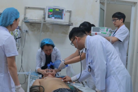 Đêm Giao thừa, Bệnh viện E tiếp nhận dồn dập nhiều ca cấp cứu nặng