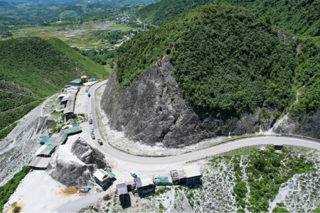 Kinh nghiệm lái xe an toàn khi du xuân vùng núi phía Bắc năm 2026