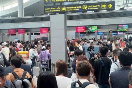 Sân bay Tân Sơn Nhất “tăng nhiệt” mùng 2 Tết, gần 143.000 lượt khách qua cảng