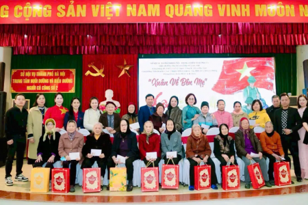 Hà Nội: Trao hơn 2,7 triệu suất quà cho đối tượng chính sách, người có công trong dịp Tết