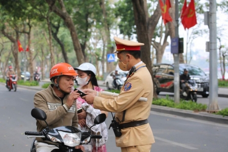 Hà Nội 24 giờ không tai nạn giao thông: Camera AI và CSGT đồng loạt vào cuộc
