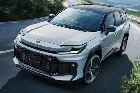 Toyota RAV4 PHEV 2026 ra mắt tại Nhật: Biến SUV thành “trạm phát điện” 7 ngày, công suất 324 mã lực