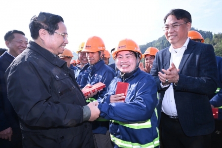 Thủ tướng phát động chiến dịch 85 ngày đêm hoàn thành 2 đoạn tuyến cao tốc