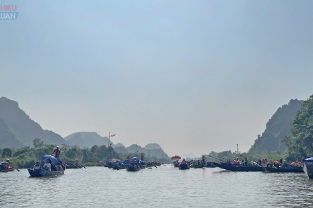 Tổ chức, đón lượng khách tăng mạnh ngay đầu mùa Lễ hội Chùa Hương