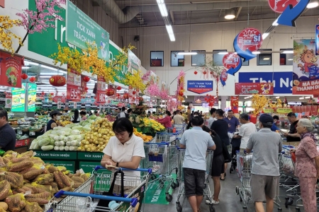 Thị trường mùng 6 Tết: Nguồn cung dồi dào, giá cả không biến động