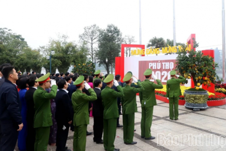 Phú Thọ: Thiêng liêng Lễ chào cờ đón năm mới 2026 tại Đền Hùng