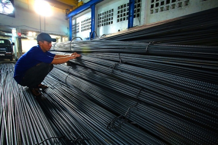 Giá thép hôm nay 24/2: Giảm nhẹ trước áp lực thị trường